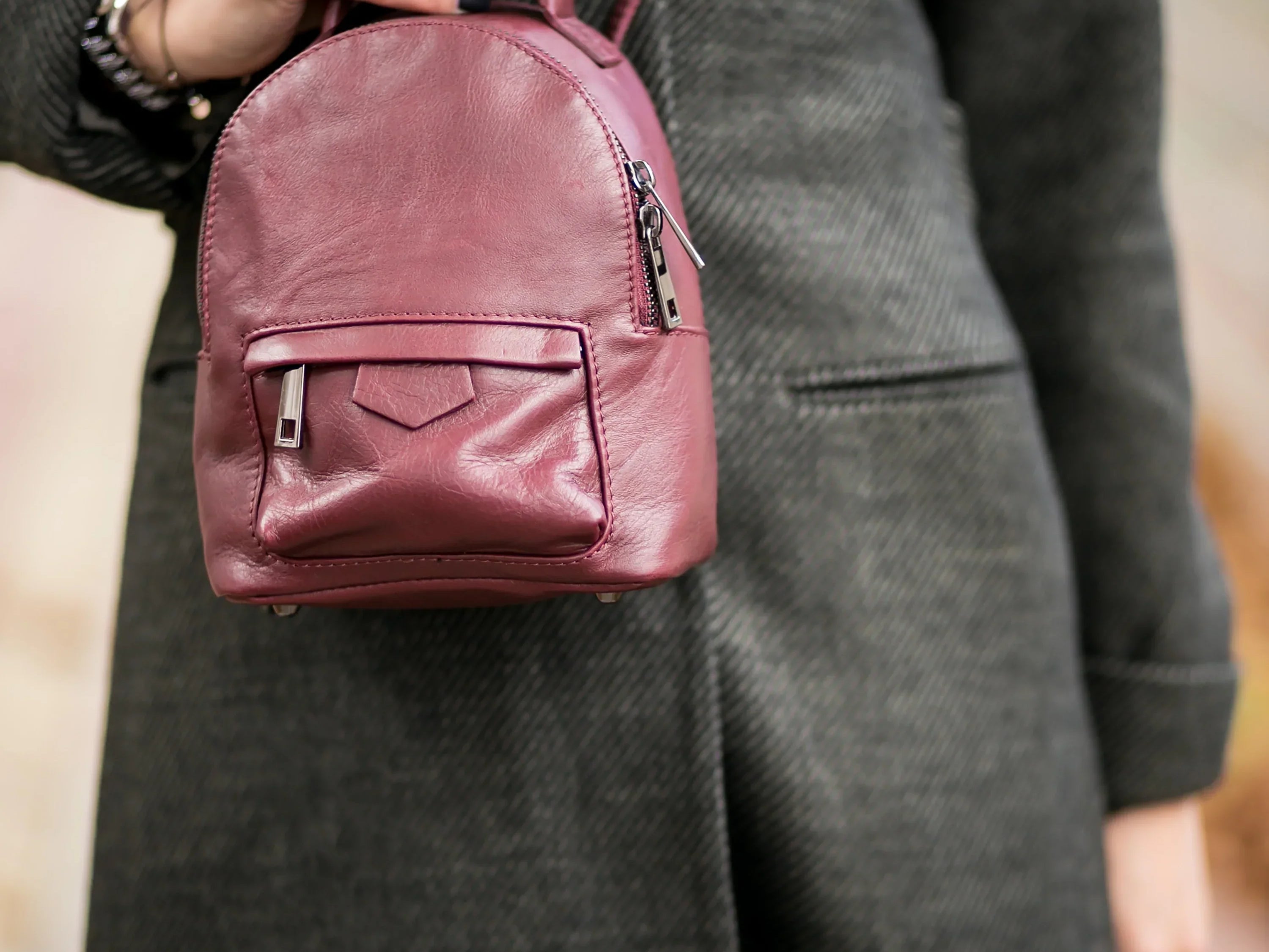Comment porter une besace pour femme?